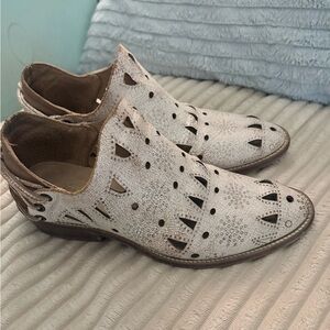 Musse & Cloud White Perforated Ankle Booties